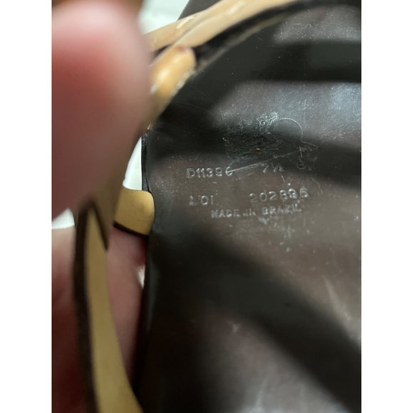 Cole Haan woman’s tan toe sandals size 7.5. - Picture 7 of 7